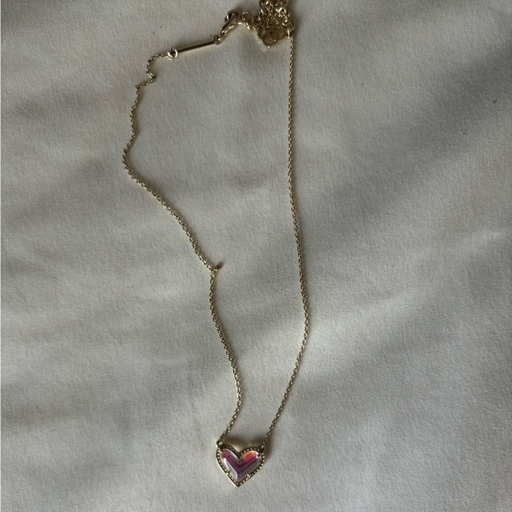 gold kendra scott necklace